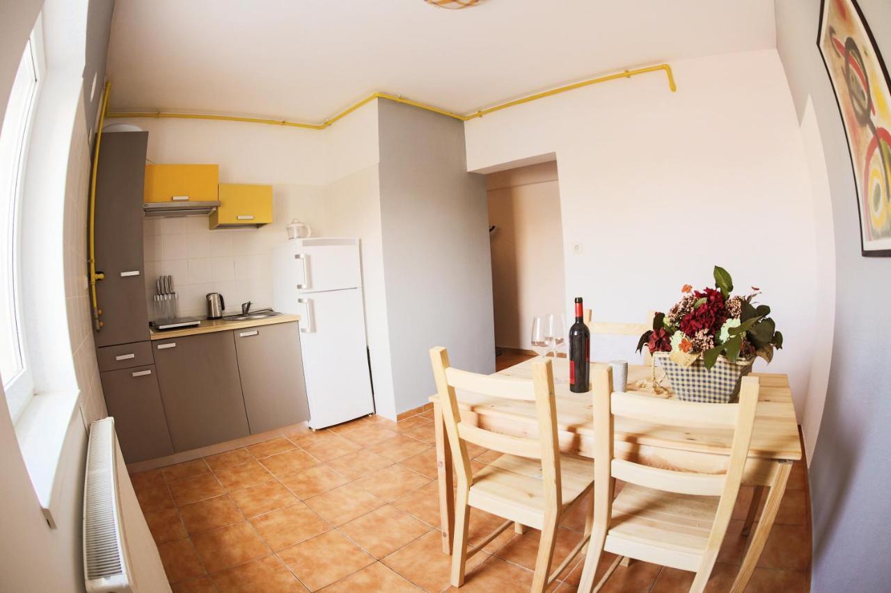 Color Apartments Downtown บูคาเรสต์ ภายนอก รูปภาพ
