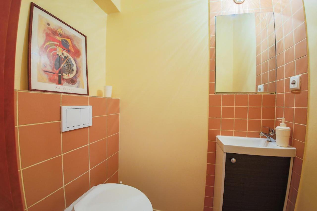 Color Apartments Downtown บูคาเรสต์ ภายนอก รูปภาพ