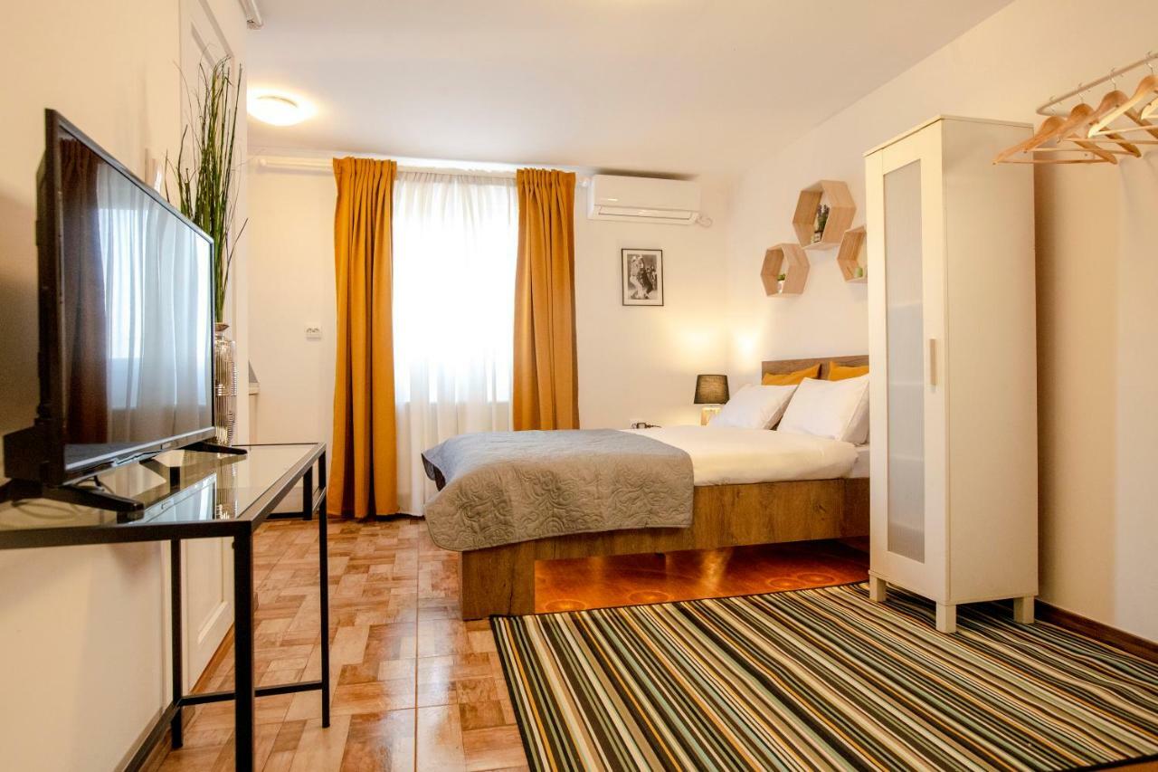 Color Apartments Downtown บูคาเรสต์ ภายนอก รูปภาพ