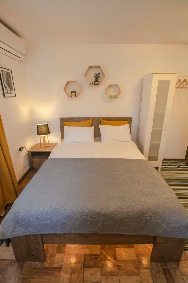 Color Apartments Downtown บูคาเรสต์ ภายนอก รูปภาพ