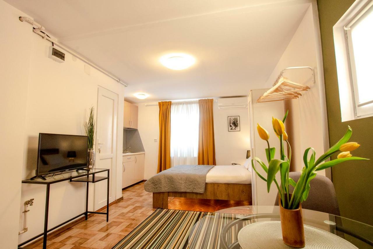 Color Apartments Downtown บูคาเรสต์ ภายนอก รูปภาพ